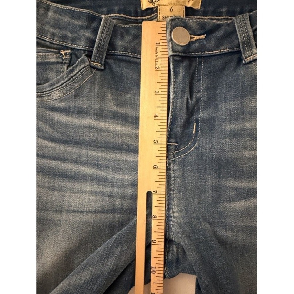 Democracy Seamless Ankle Skimmer Jeans Blue Distressed Raw Hem Size 6 B17560HSM - Picture 8 of 10